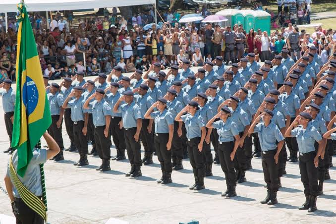 Homenagem de Policiais Militares do Estado do Rio de Janeiro aos profissionais de saúde